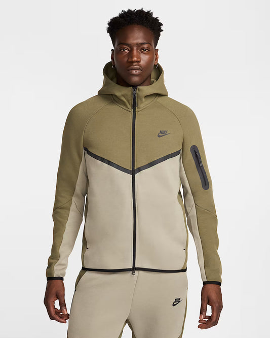 Nike tech